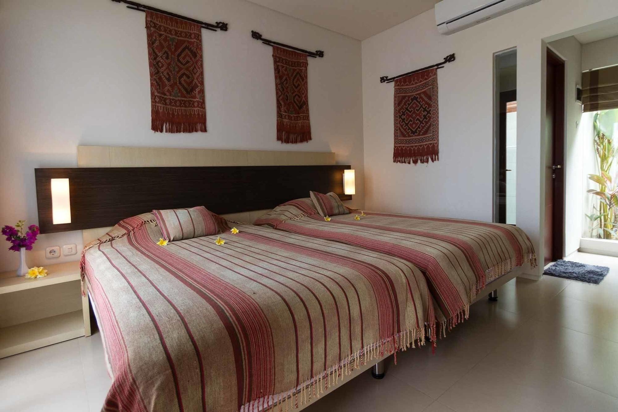Villa Karingal Senggigi Exteriör bild