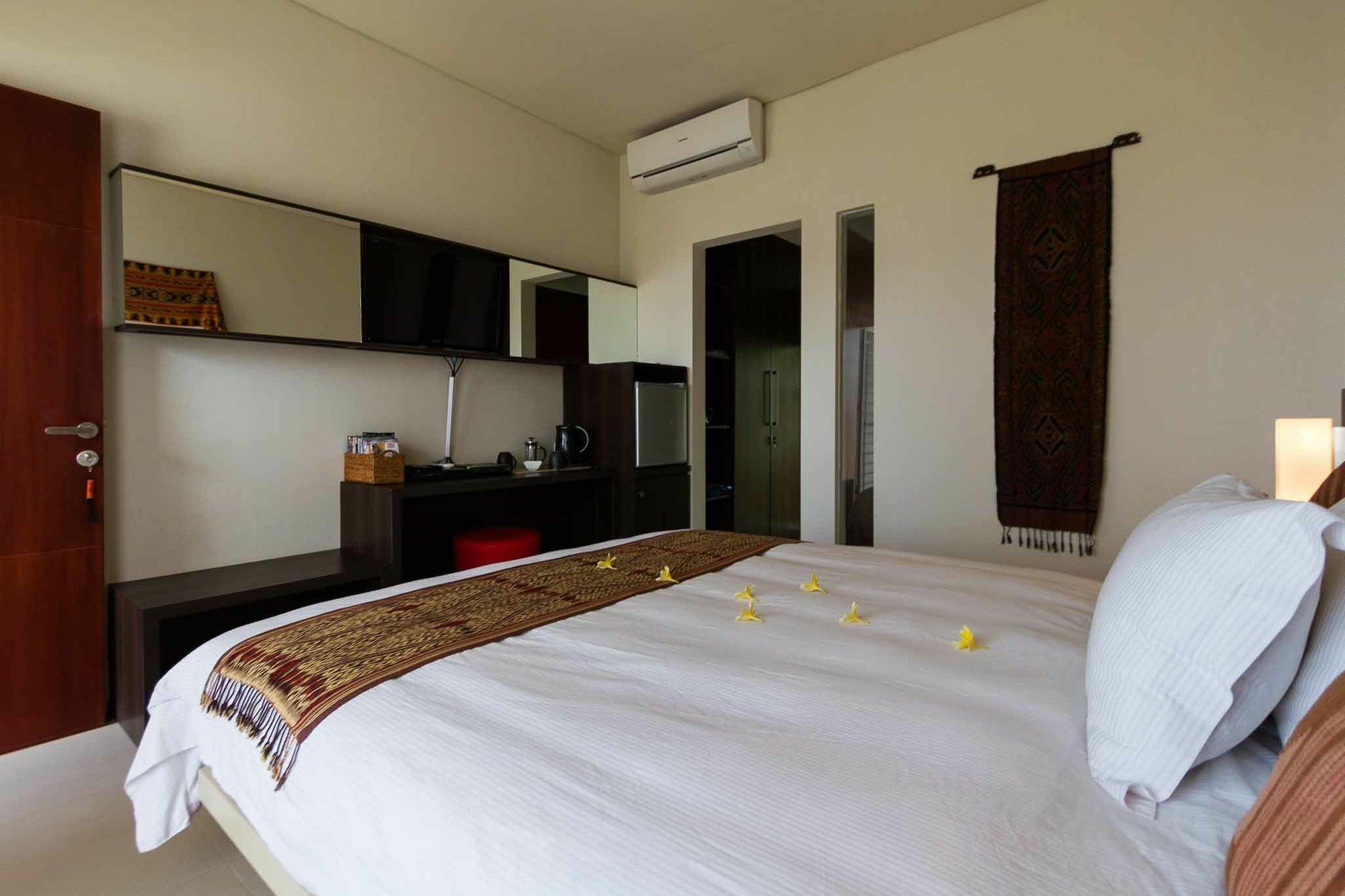 Villa Karingal Senggigi Exteriör bild